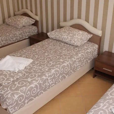 Bed & Breakfast Garni Saradis