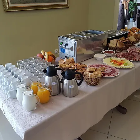Bed & Breakfast Garni Saradis *